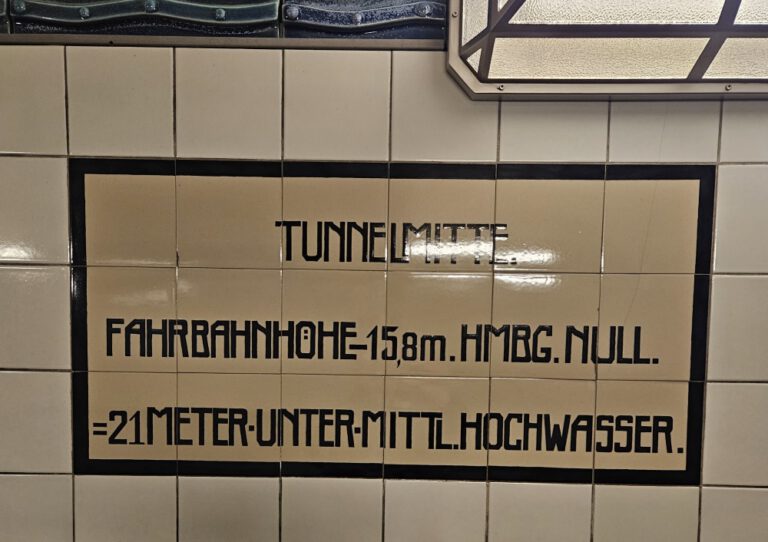 Alter Elbtunnel - Tunnelmitte